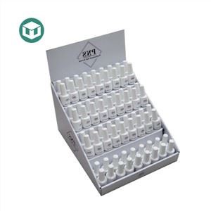 Populārs nagu lakas displejs